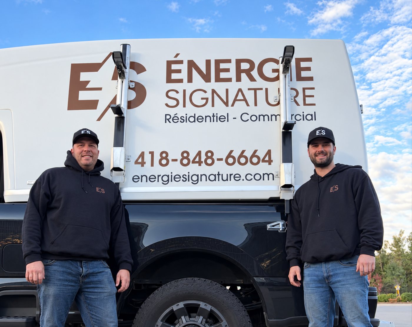 Patrick Pelletier et Alexandre Chouinard devant le camion d'Énergie Signature